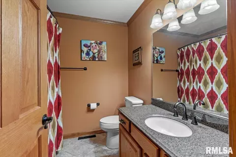 Bath - 7908 Hunt Rd, Springfield, IL 62712 photo 2 of 2
