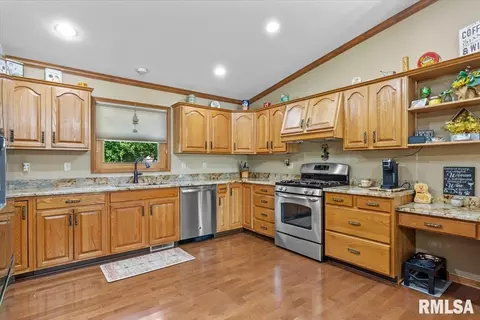 Kitchen - 7908 Hunt Rd, Springfield, IL 62712 photo 3 of 3