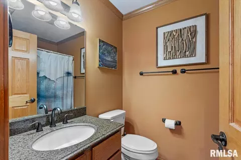 Bath - 7908 Hunt Rd, Springfield, IL 62712 photo 1 of 2