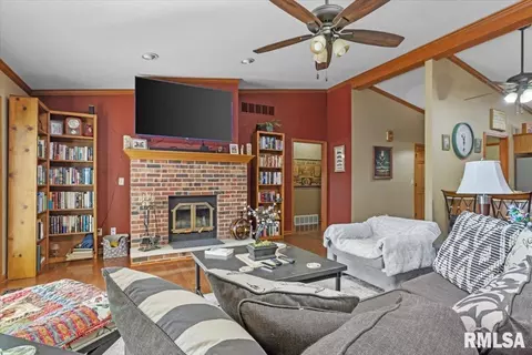 Living - 7908 Hunt Rd, Springfield, IL 62712 photo 1 of 3