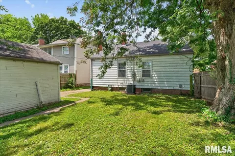 Exterior - 2524 S 6th St, Springfield, IL 62703 photo 5 of 6