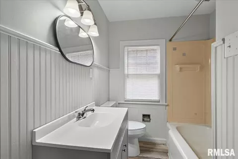 Bath - 2524 S 6th St, Springfield, IL 62703 photo 1 of 1