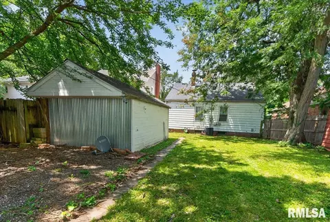 Exterior - 2524 S 6th St, Springfield, IL 62703 photo 4 of 6