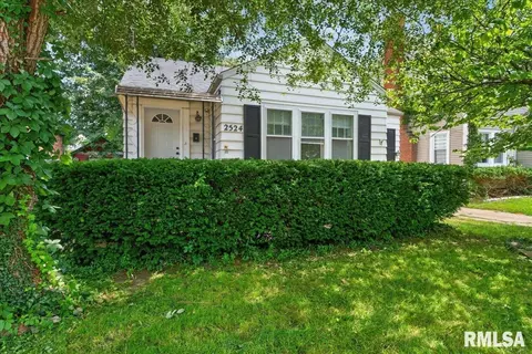 Exterior - 2524 S 6th St, Springfield, IL 62703 photo 3 of 6