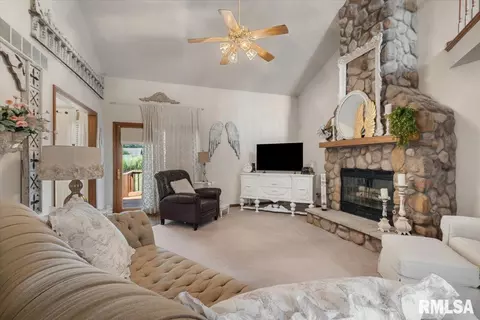 Living - 15 Spring St, Riverton, IL 62561 photo 1 of 4