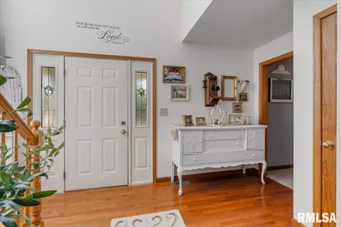 Entry Way - 15 Spring St, Riverton, IL 62561 photo 2 of 3
