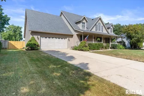 Exterior - 15 Spring St, Riverton, IL 62561 photo 3 of 13