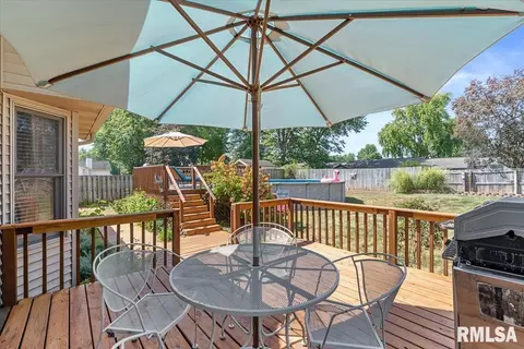 Exterior - 15 Spring St, Riverton, IL 62561 photo 6 of 13