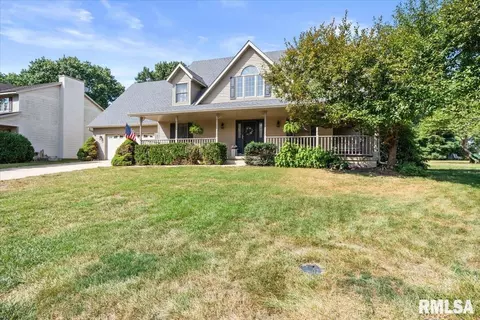 Exterior - 15 Spring St, Riverton, IL 62561 photo 2 of 13