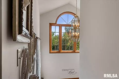 Entry Way - 15 Spring St, Riverton, IL 62561 photo 3 of 3