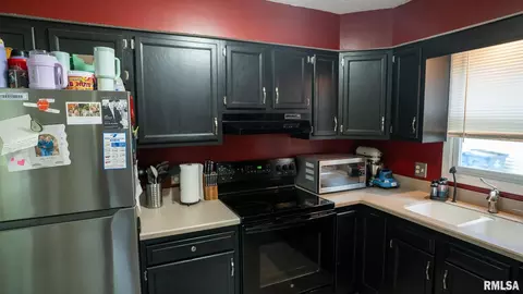 Kitchen - 5209 Carlton Dr, Springfield, IL 62703 photo 2 of 2