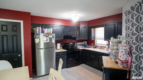 Kitchen - 5209 Carlton Dr, Springfield, IL 62703 photo 1 of 2