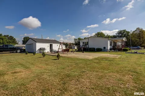 Exterior - 512 W Illinois St, Assumption, IL 62510 photo 9 of 9