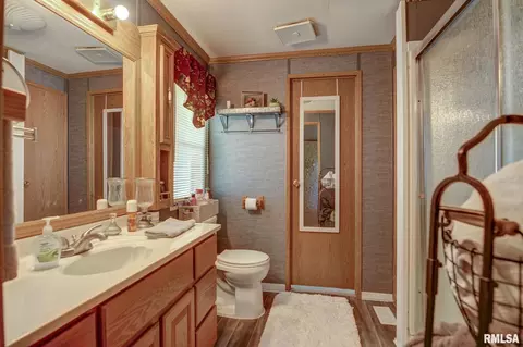 Bath - 512 W Illinois St, Assumption, IL 62510 photo 3 of 3