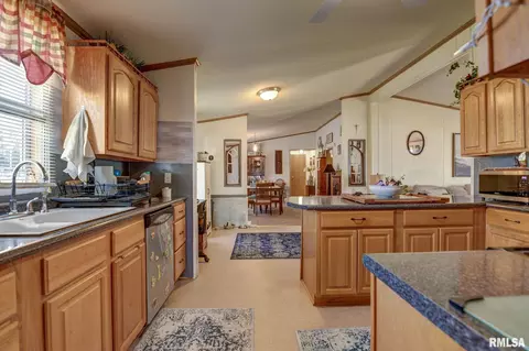 Kitchen - 512 W Illinois St, Assumption, IL 62510 photo 3 of 4