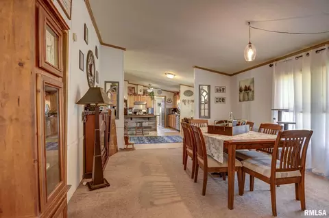 Dining - 512 W Illinois St, Assumption, IL 62510 photo 3 of 3