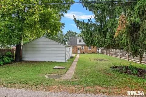 Exterior - 2536 S Walnut St, Springfield, IL 62704 photo 7 of 8