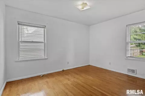 Bedroom - 2536 S Walnut St, Springfield, IL 62704 photo 1 of 8
