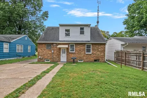 Exterior - 2536 S Walnut St, Springfield, IL 62704 photo 5 of 8