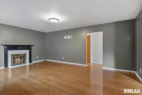 Living - 2536 S Walnut St, Springfield, IL 62704 photo 1 of 7