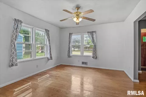Living - 2536 S Walnut St, Springfield, IL 62704 photo 7 of 7