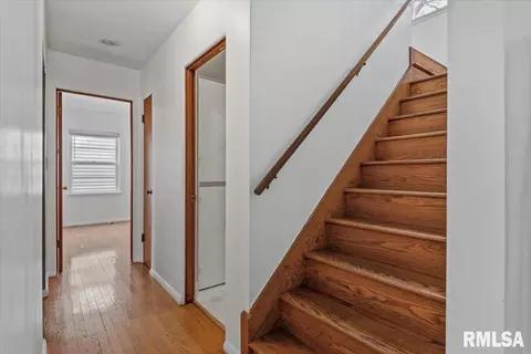 Entry Way - 2536 S Walnut St, Springfield, IL 62704 photo 2 of 2