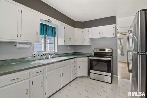 Kitchen - 2536 S Walnut St, Springfield, IL 62704 photo 3 of 3