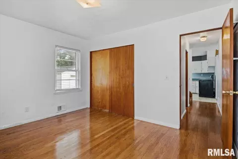 Bedroom - 2536 S Walnut St, Springfield, IL 62704 photo 2 of 8