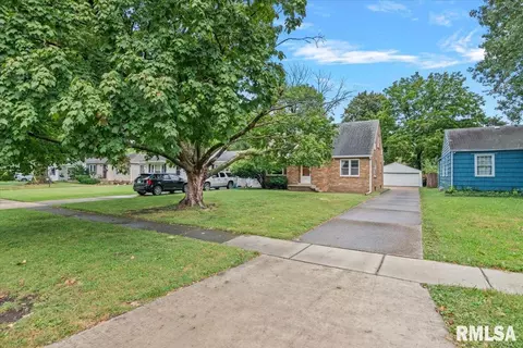 Exterior - 2536 S Walnut St, Springfield, IL 62704 photo 2 of 8