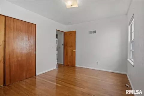 Bedroom - 2536 S Walnut St, Springfield, IL 62704 photo 3 of 8