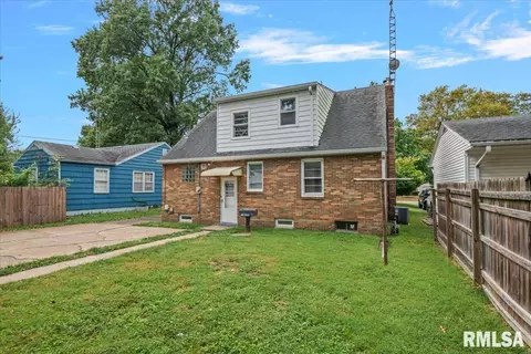 Exterior - 2536 S Walnut St, Springfield, IL 62704 photo 6 of 8