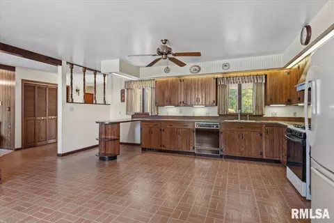 Kitchen - 35 Providence Ln, Springfield, IL 62711 photo 3 of 3