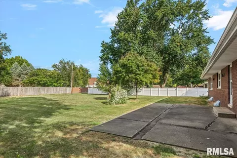 Exterior - 35 Providence Ln, Springfield, IL 62711 photo 4 of 8