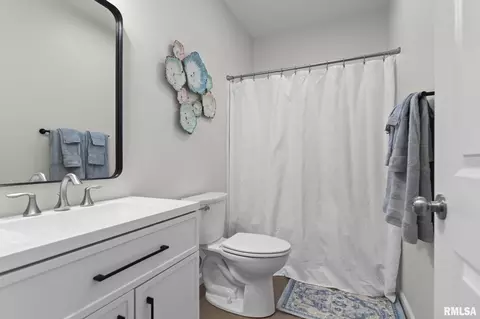 Bath - 6409 Mcintosh Ct, Springfield, IL 62711 photo 4 of 4