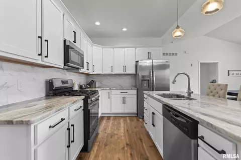 Kitchen - 6409 Mcintosh Ct, Springfield, IL 62711 photo 1 of 5