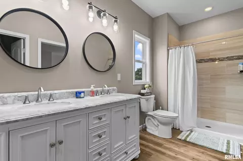 Bath - 6409 Mcintosh Ct, Springfield, IL 62711 photo 1 of 4