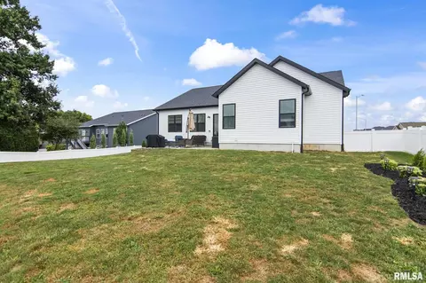 Exterior - 6409 Mcintosh Ct, Springfield, IL 62711 photo 6 of 7