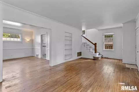 Living - 517 W Cedar St, Springfield, IL 62704 photo 3 of 7