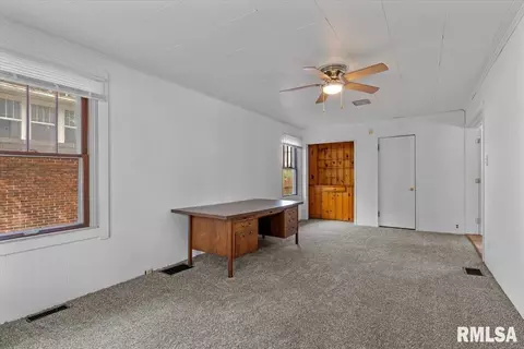 Entry Way - 517 W Cedar St, Springfield, IL 62704 photo 1 of 2