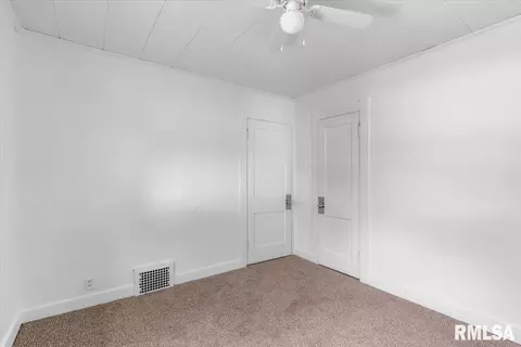Bedroom - 517 W Cedar St, Springfield, IL 62704 photo 7 of 7