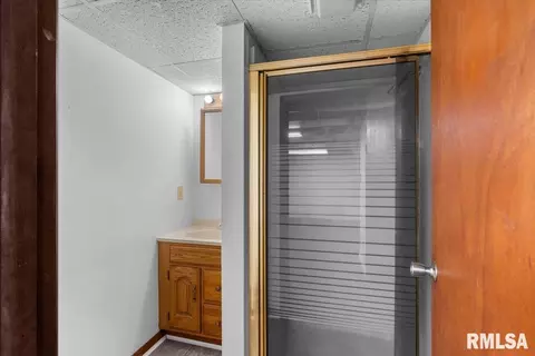 Bath - 517 W Cedar St, Springfield, IL 62704 photo 2 of 2