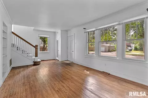 Living - 517 W Cedar St, Springfield, IL 62704 photo 4 of 7