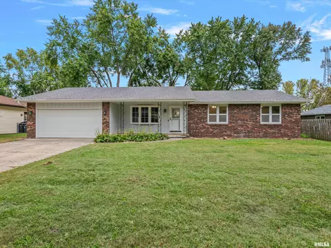 610 Evergreen Dr, Chatham, IL 62629