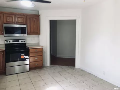 Entry Way - 2310 E Lake Shore Dr, Springfield, IL 62712 photo 1 of 1