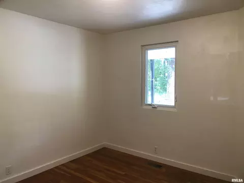 Bedroom - 2310 E Lake Shore Dr, Springfield, IL 62712 photo 10 of 10