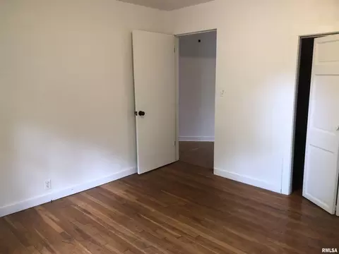 Bedroom - 2310 E Lake Shore Dr, Springfield, IL 62712 photo 4 of 10