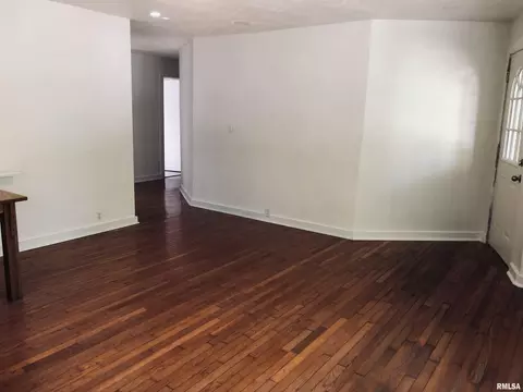 Living - 2310 E Lake Shore Dr, Springfield, IL 62712 photo 4 of 4