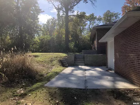 Exterior - 2310 E Lake Shore Dr, Springfield, IL 62712 photo 7 of 17