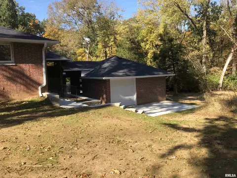 Exterior - 2310 E Lake Shore Dr, Springfield, IL 62712 photo 5 of 17