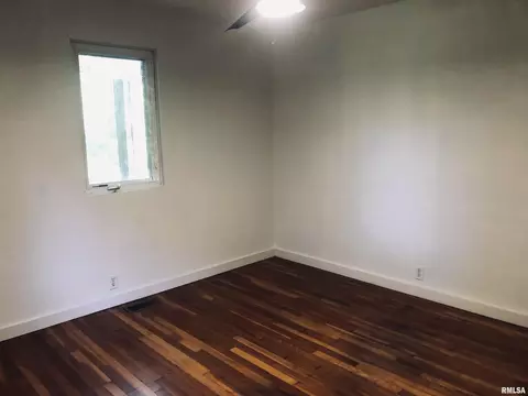 Bedroom - 2310 E Lake Shore Dr, Springfield, IL 62712 photo 3 of 10